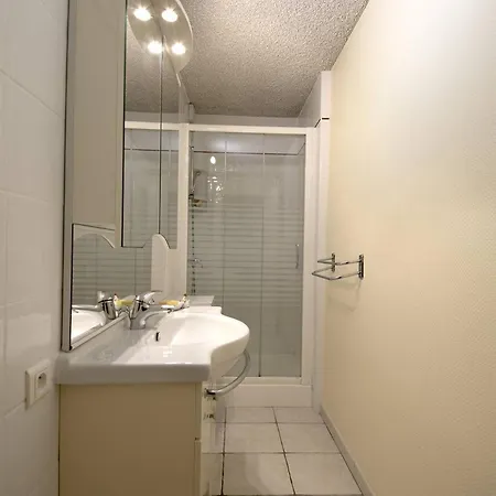 T3 A - D'hiver, Proche Centre Et Plage, Avec Terrasse Et Parking Prive. - Fr-1-433-113