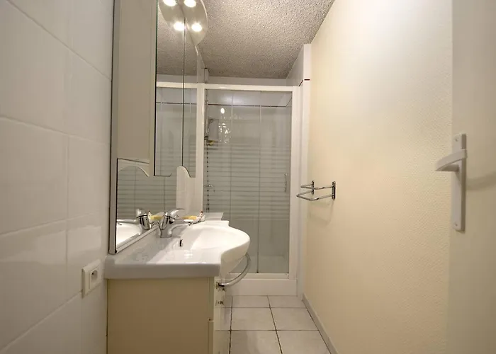 T3 A - D'hiver, Proche Centre Et Plage, Avec Terrasse Et Parking Prive. - Fr-1-433-113